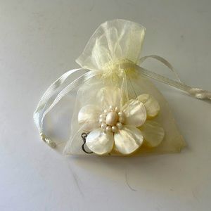 Beautiful shell and pearl flower earrings